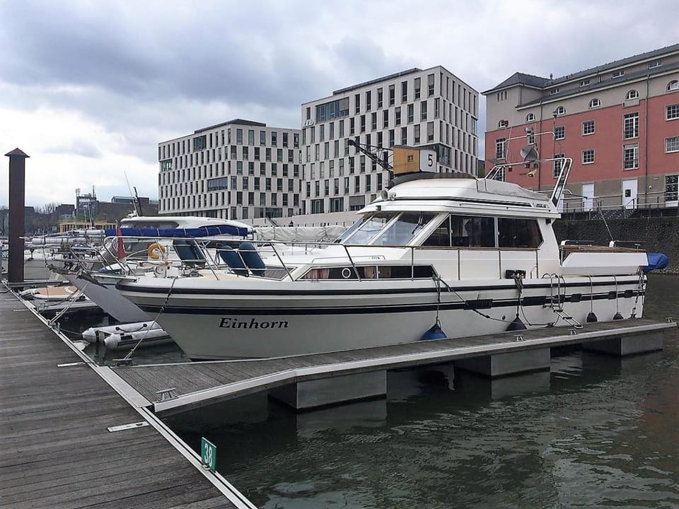 Facade/entrance, Balcony/Terrace, River view
