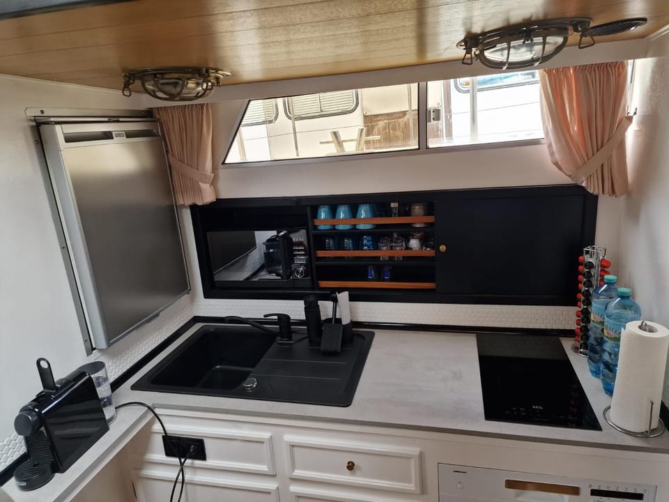 Kitchen or kitchenette, kitchen