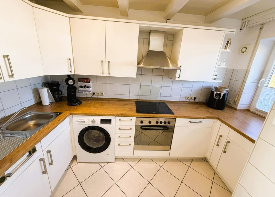 Kitchen or kitchenette, kitchen