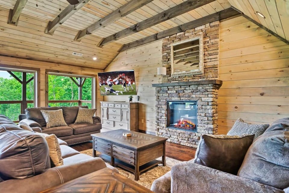 NEWLY BUILT Amazing View Chalet Perfect Location Chalet in Gatlinburg