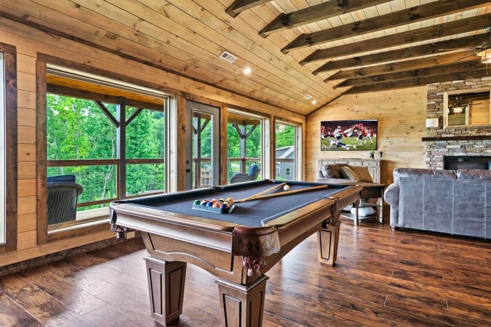 NEWLY BUILT Amazing View Chalet Perfect Location Chalet in Gatlinburg