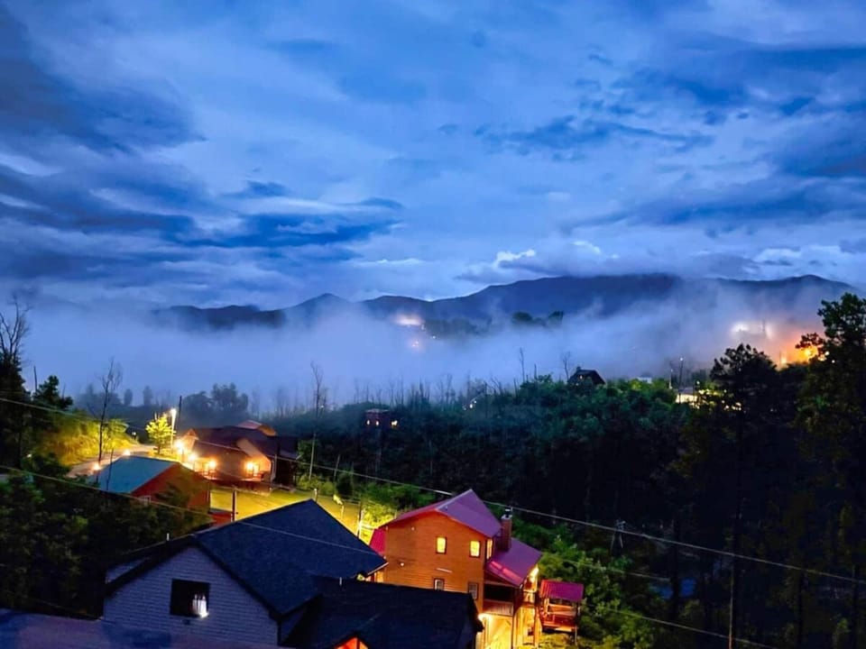 NEWLY BUILT Amazing View Chalet Perfect Location Chalet in Gatlinburg