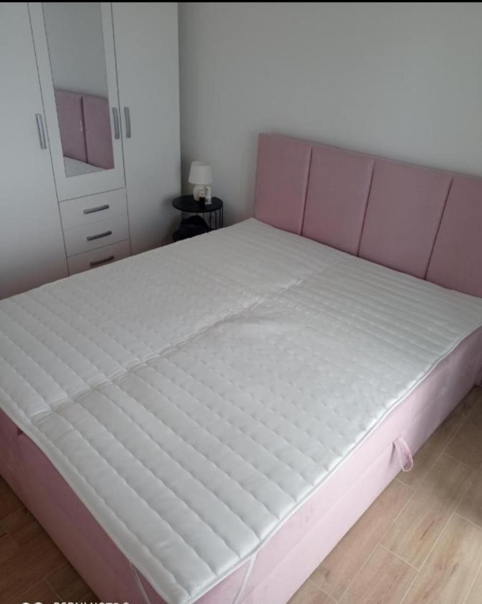 Apartman Ivo Pink Apartment in Split-Dalmatia County