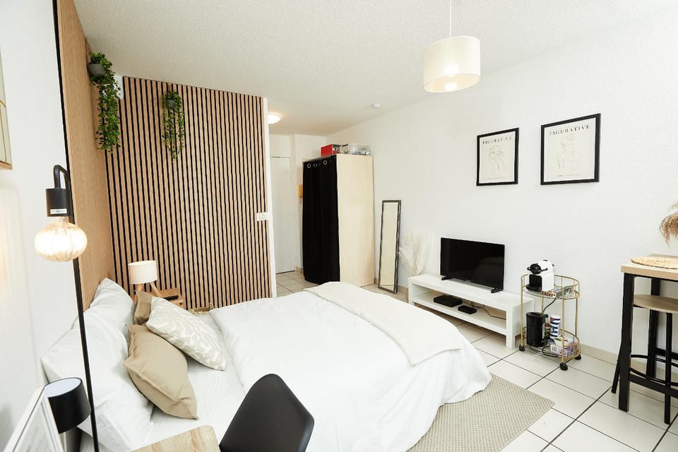 TV and multimedia, Photo of the whole room