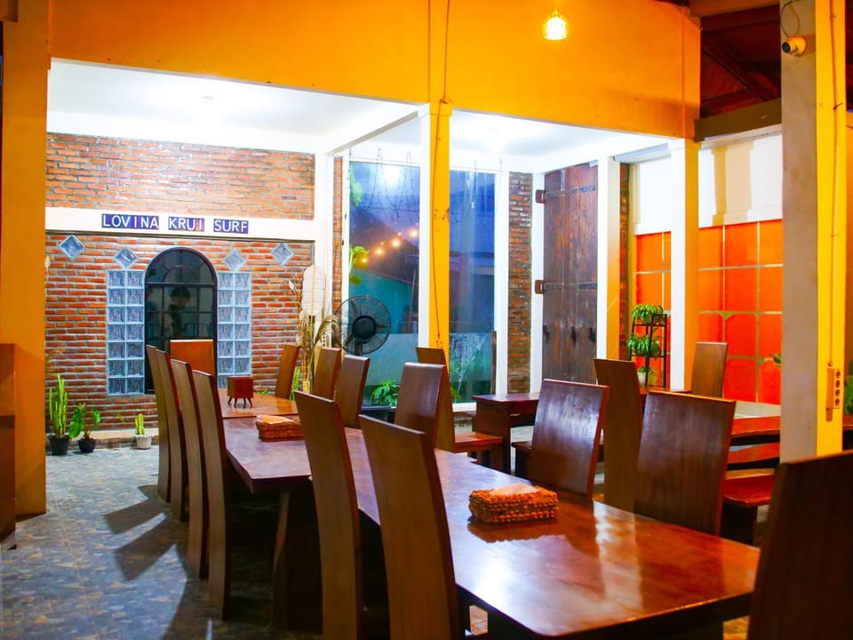 Restaurant/places to eat, Dining area