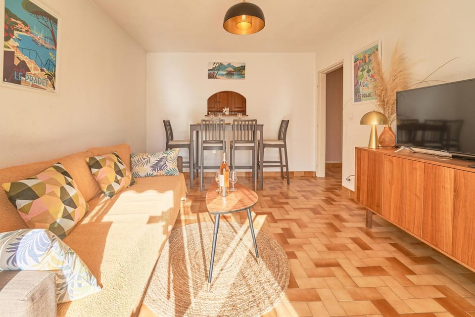 TV and multimedia, Living room, Dining area