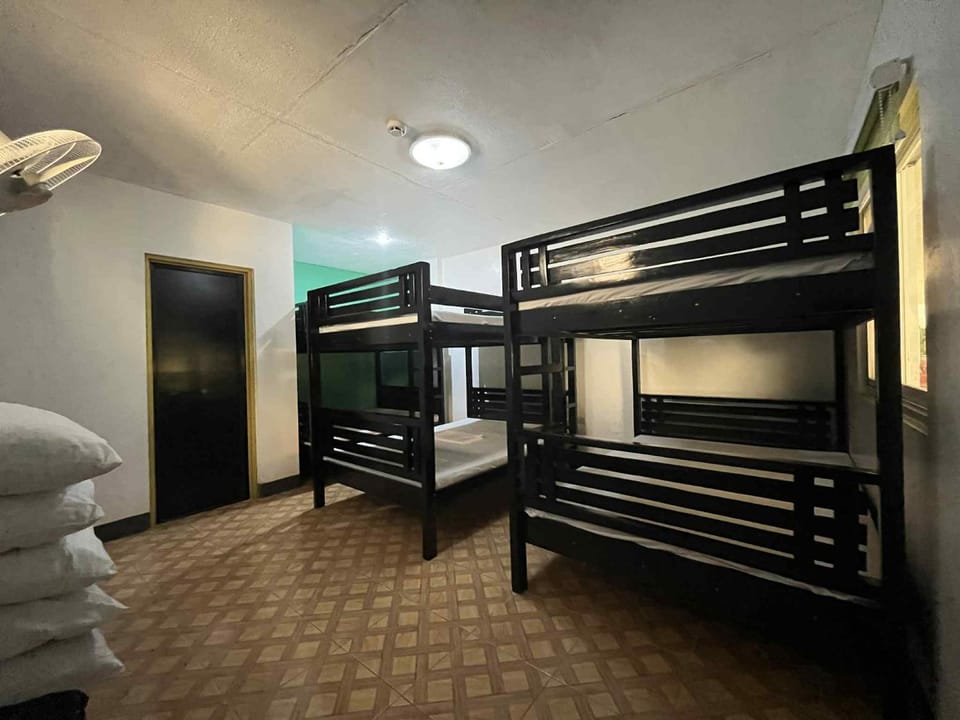 Bedroom, bunk bed