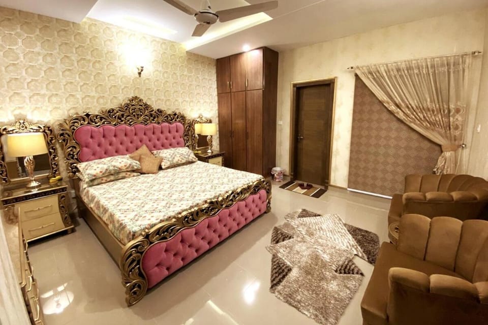 Bed, Photo of the whole room, Bedroom, wardrobe
