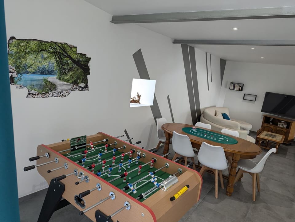 Game Room, Game Room