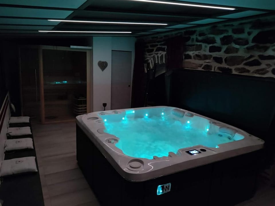Hot Tub, Spa and wellness centre/facilities