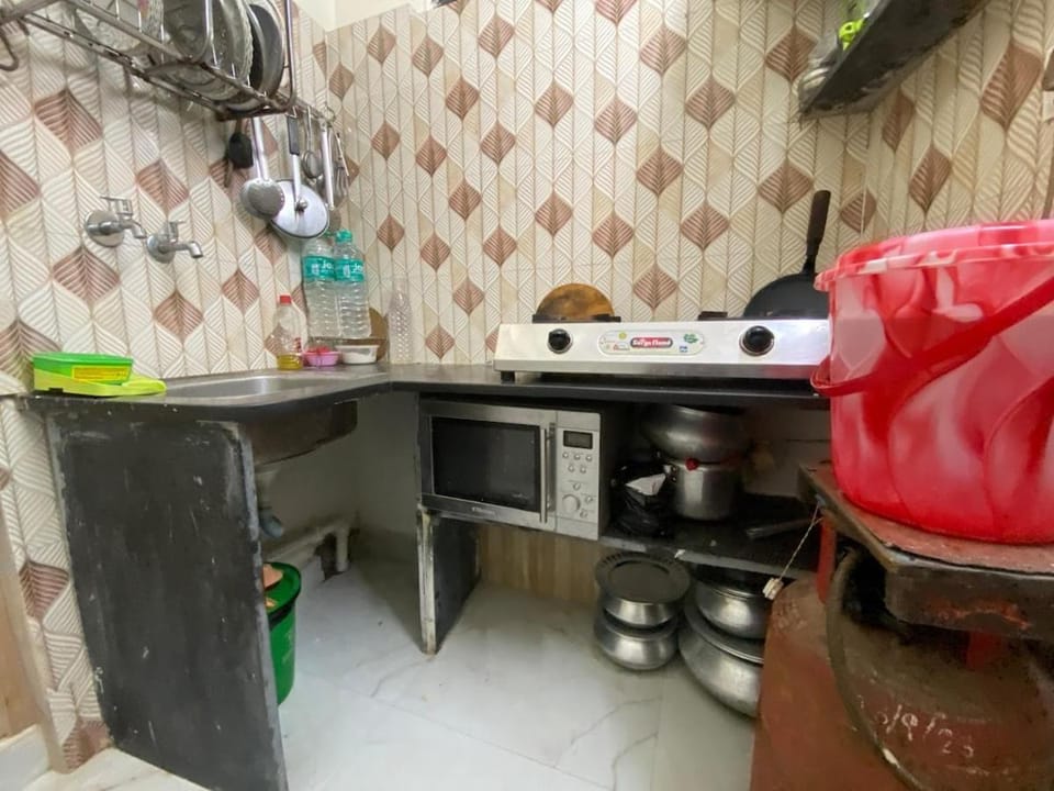 Stay near Chittaranjan Hospital Park Circus 2 Apartment in Kolkata