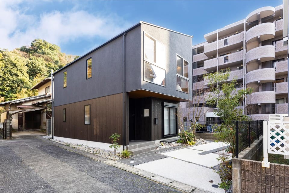 Property building, Neighbourhood