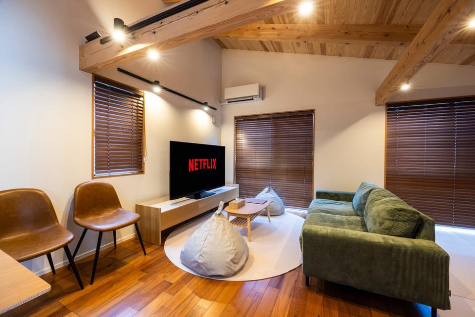TV and multimedia, Living room, air conditioner