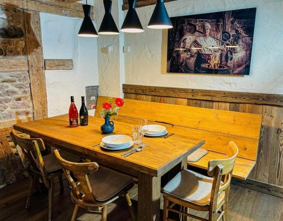 Seating area, Dining area