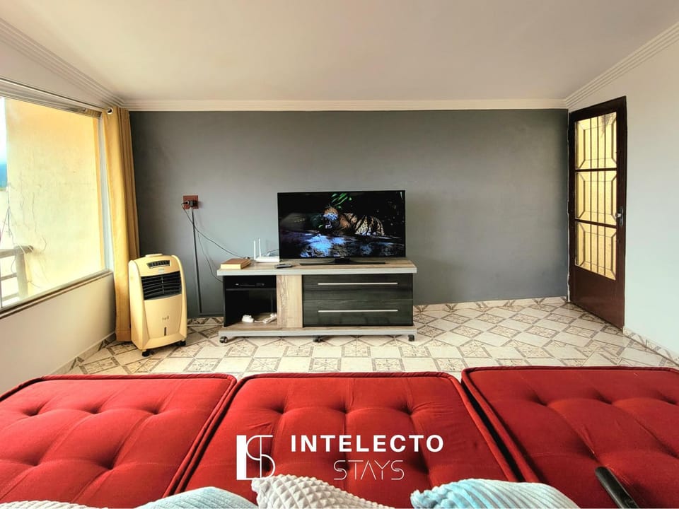 Communal lounge/ TV room, TV and multimedia, Living room, Seating area