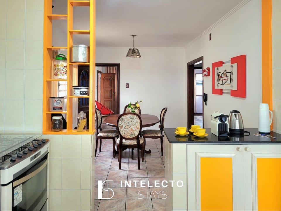Kitchen or kitchenette, Dining area, stove