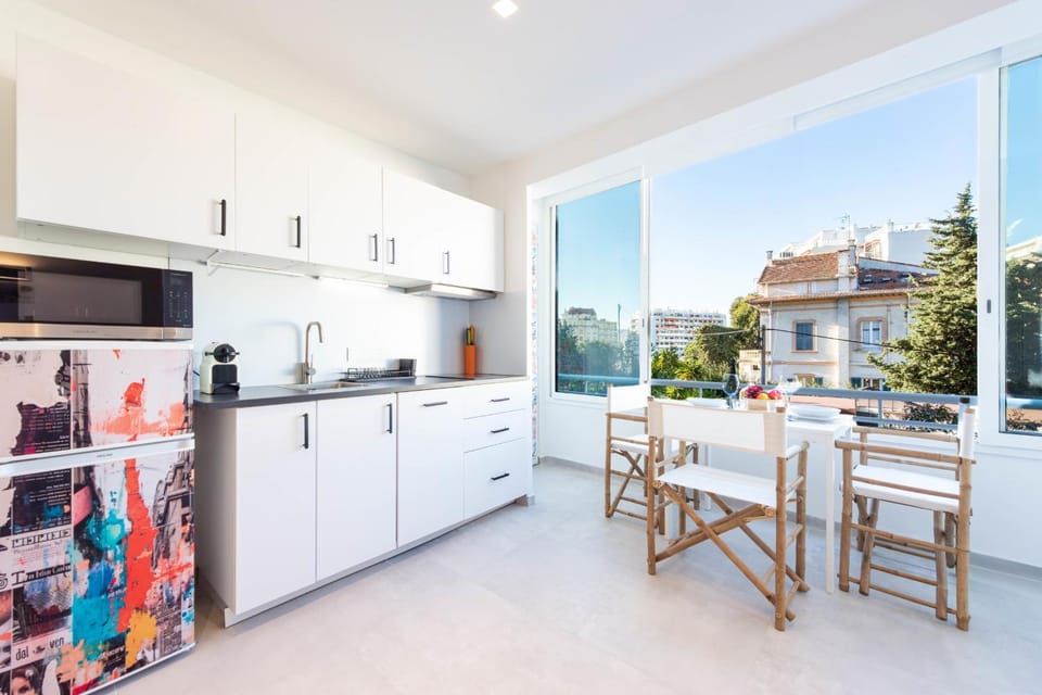 Kitchen or kitchenette, Dining area, dishwasher, stove