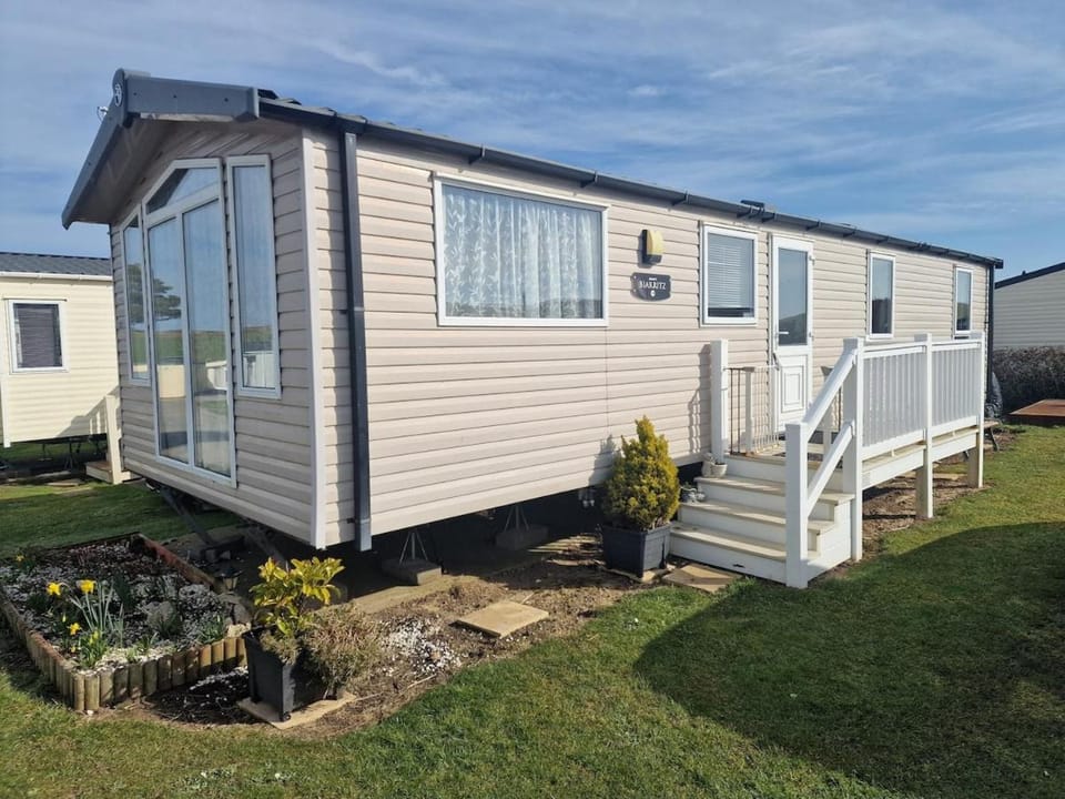 Durdlee Door, D27, Main Rd, West Lulworth, Wareham BH20 5PU Campground/ 
RV Resort in West Lulworth