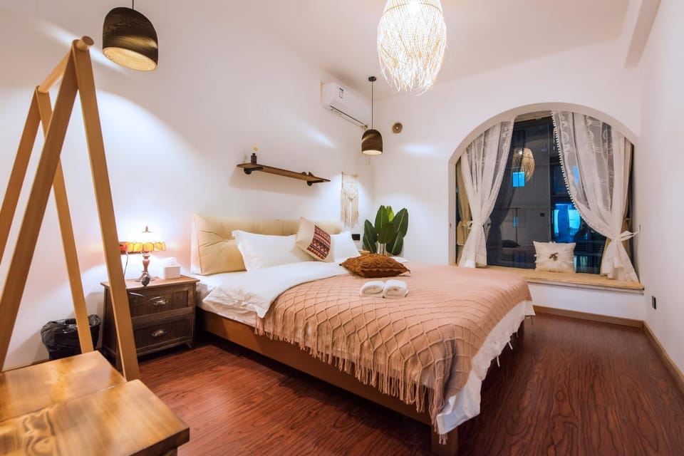 Bed, Photo of the whole room, Bedroom, air conditioner