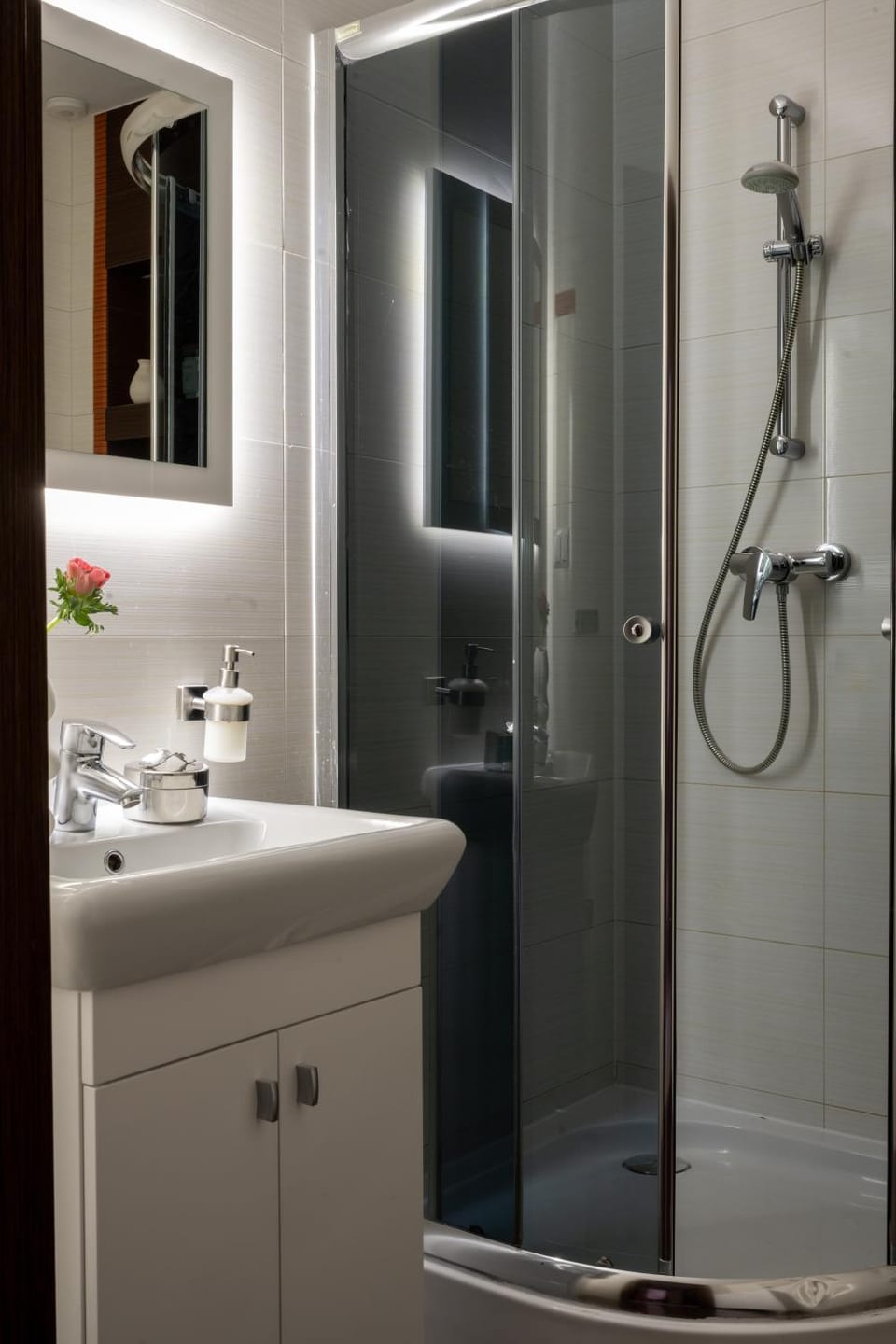 Shower, Bathroom, towels