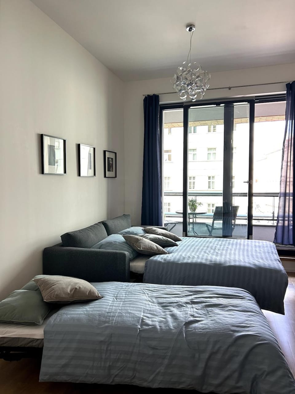Bed, Living room