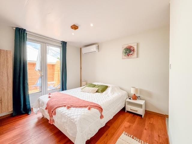 Bed, Photo of the whole room, Bedroom, towels, air conditioner
