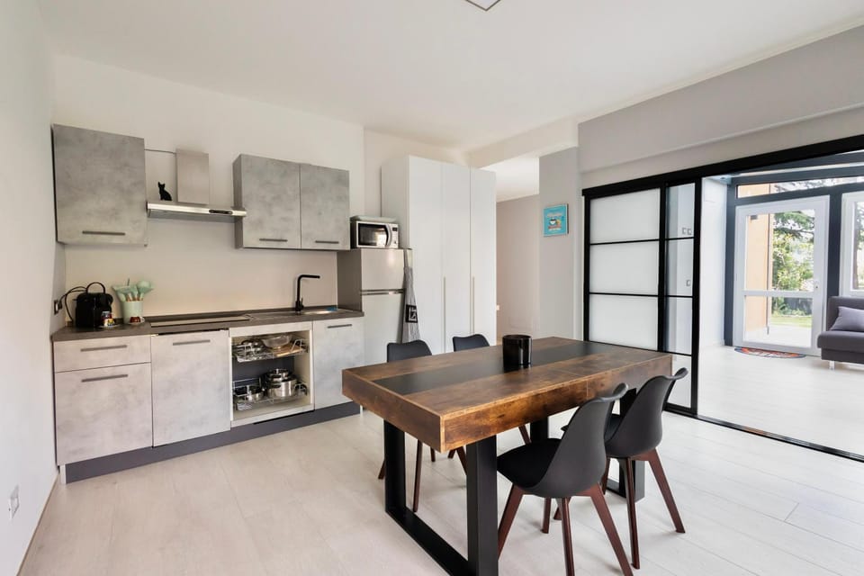 Kitchen or kitchenette, Dining area, dishwasher, stove