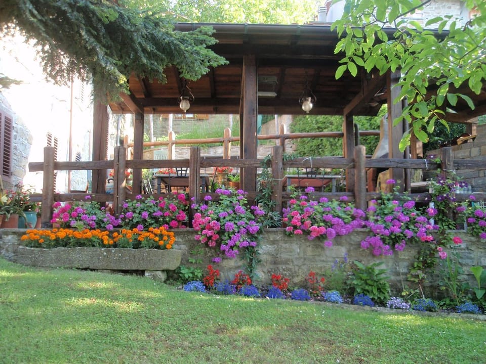 Agriturismo Flora Farm Stay in Tuscany