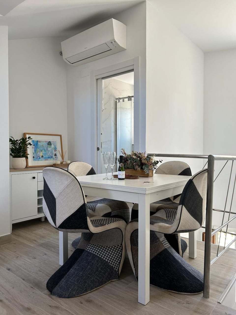 Living room, Dining area, air conditioner