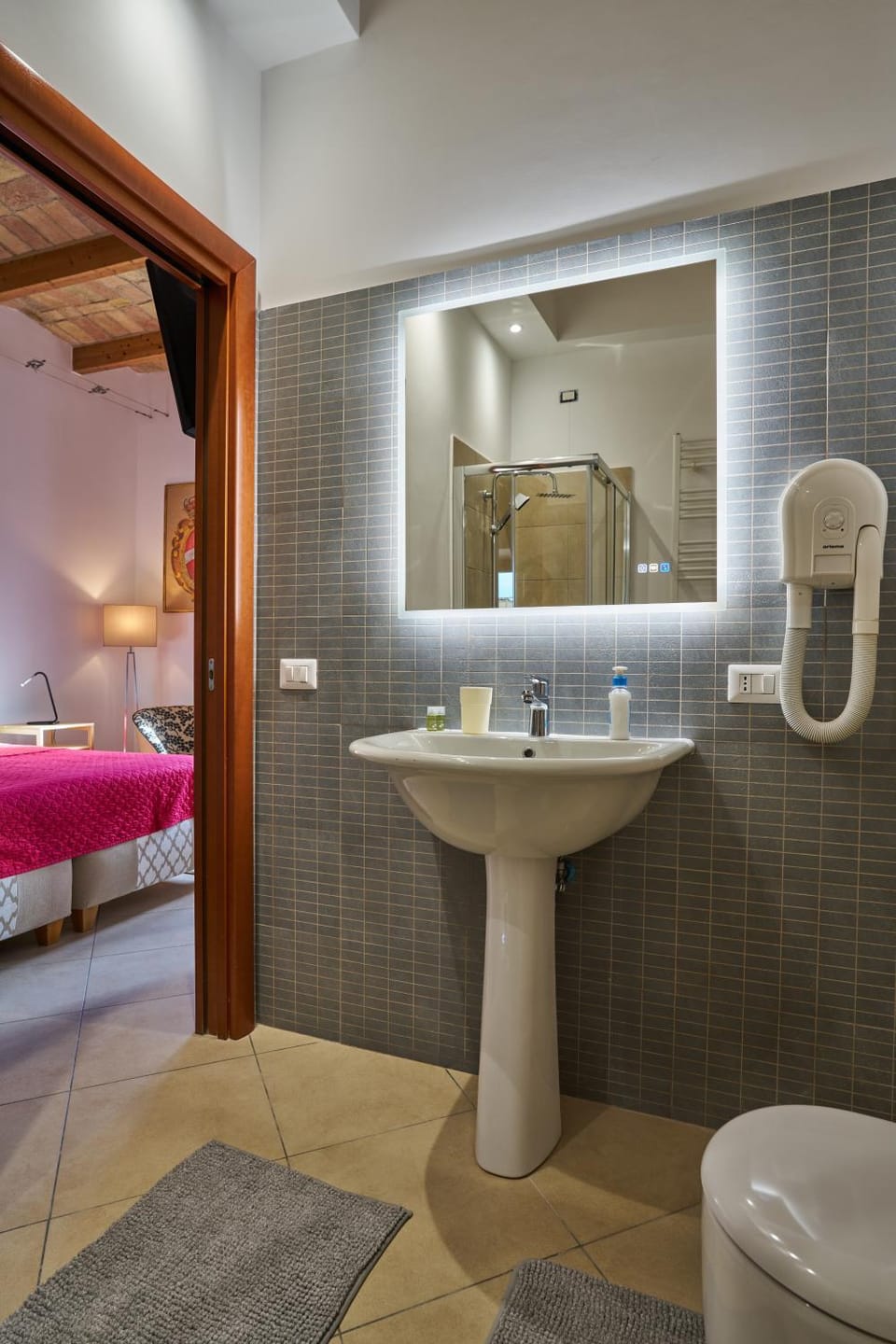 Shower, Toilet, Bed, Bathroom, Bedroom