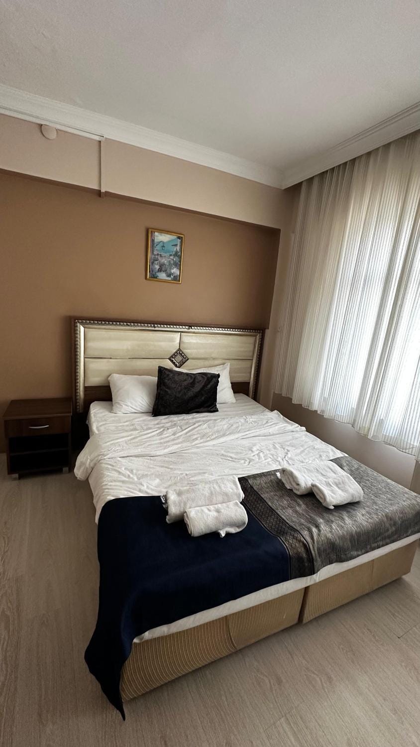 Bed, Photo of the whole room, Bedroom, towels