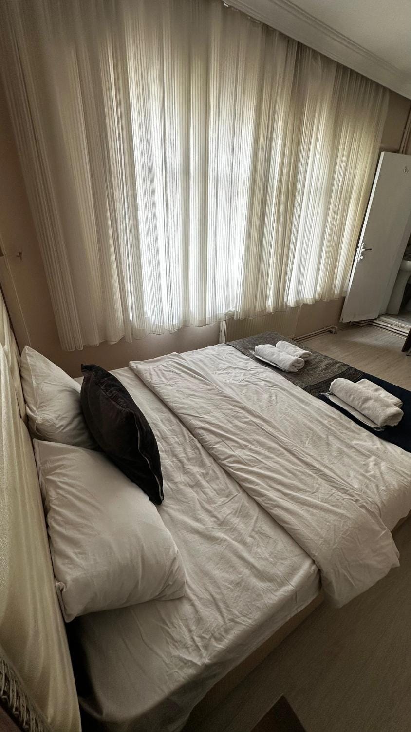 Bed, Photo of the whole room, Bedroom, towels