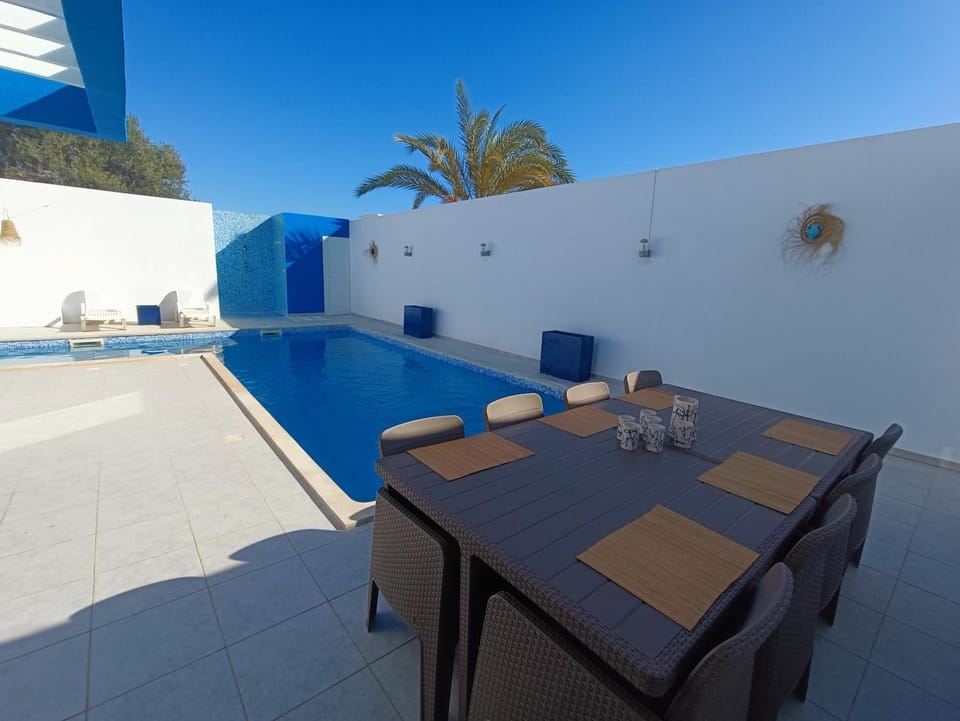 Swimming pool, Swimming pool