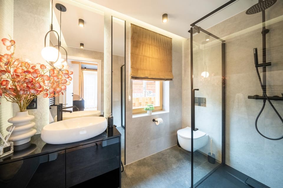 Shower, Toilet, Bathroom, towels
