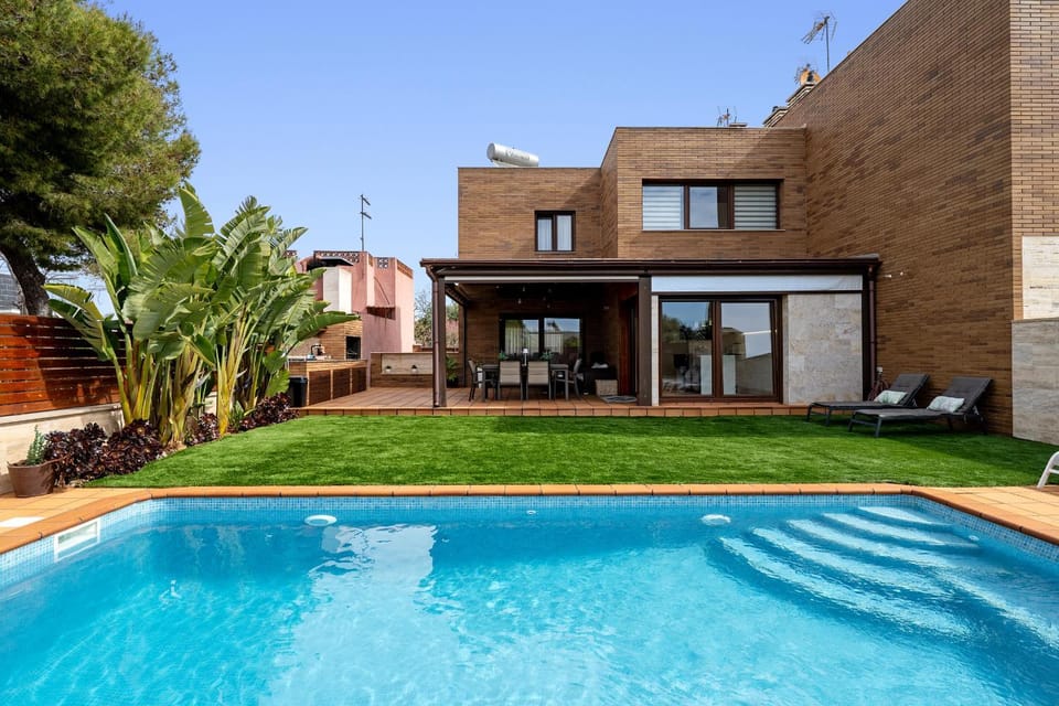 Villa Preciosa con picina cerca de la playa Villa in Garraf