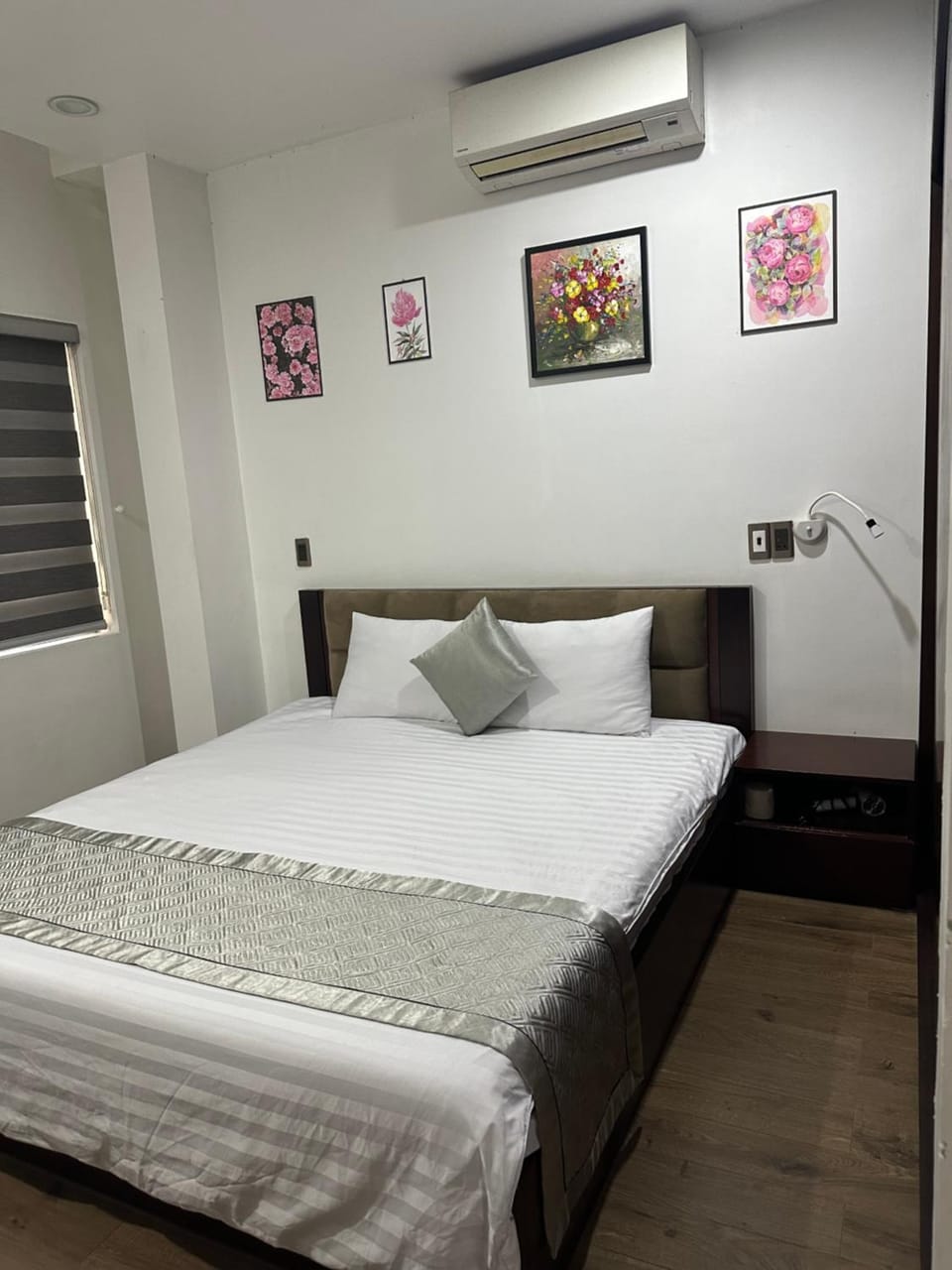 Bed, Photo of the whole room, Bedroom, air conditioner