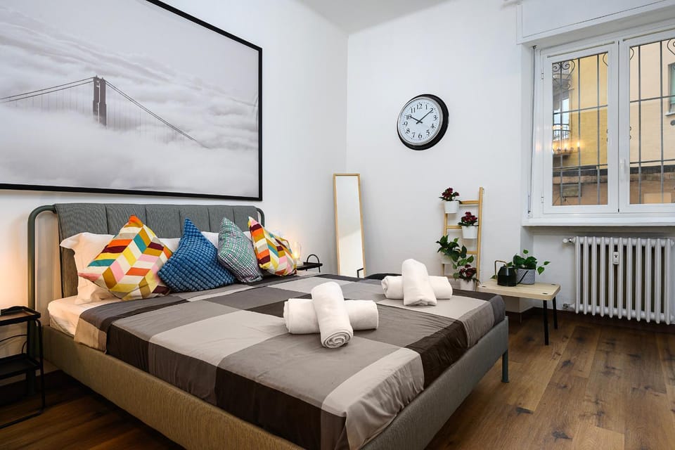 Bed, Living room, Photo of the whole room, Seating area, Bedroom, heating, heating, towels