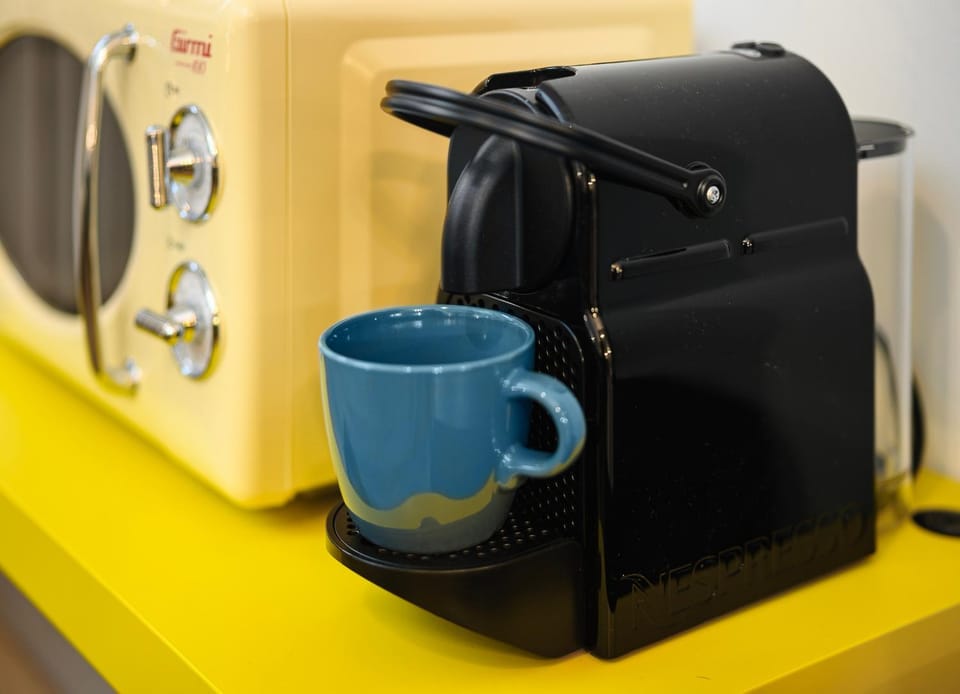Coffee/tea facilities, Kitchen or kitchenette, microwave, oven