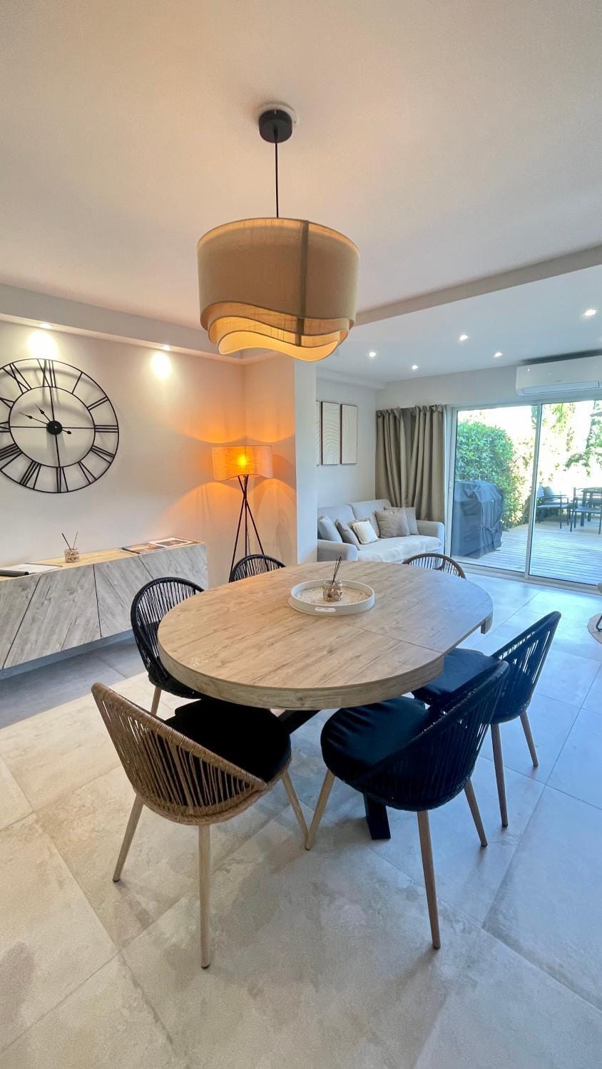 La Siesta 6 Personnes Bord de Plage et Piscine, terrasse de 30m2 Apartment in Gassin