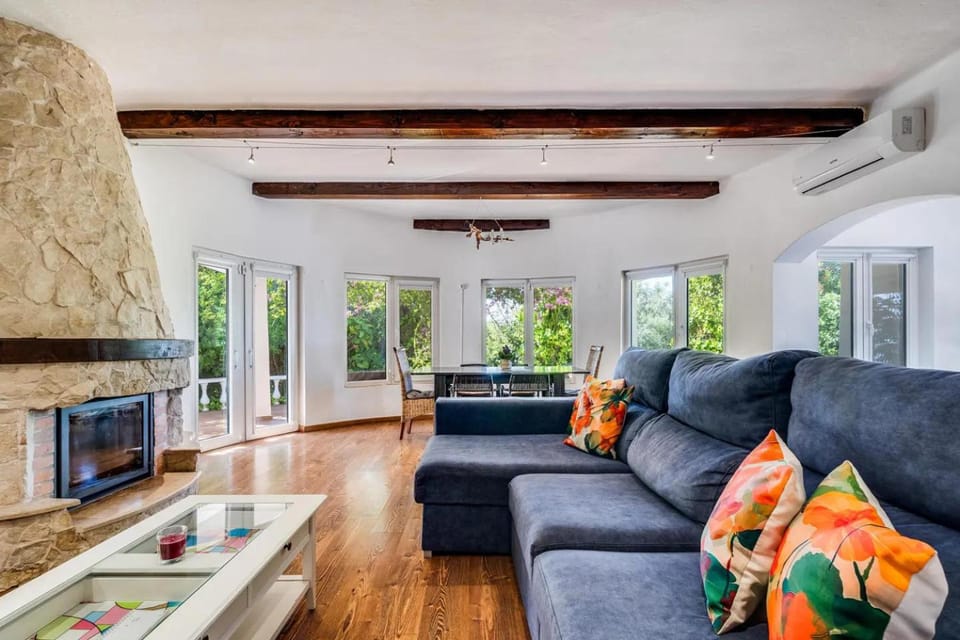 TV and multimedia, Living room, Seating area