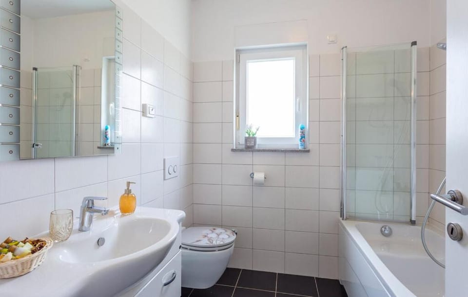 Bathroom, Bath, towels