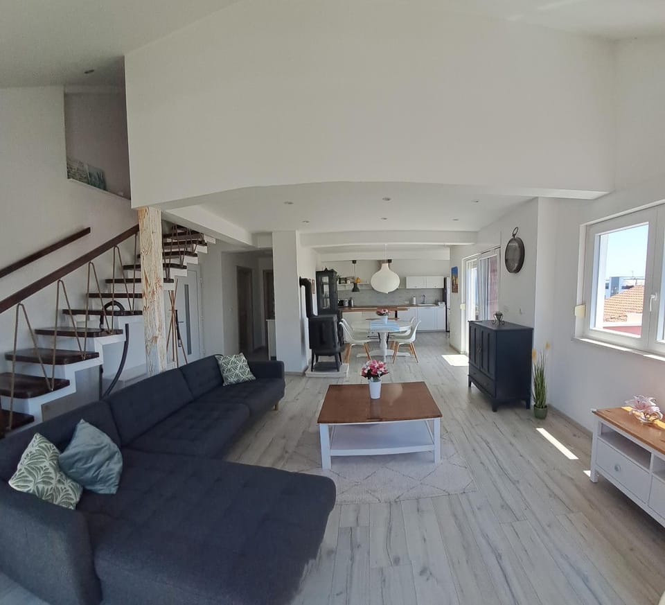 Kitchen or kitchenette, Living room