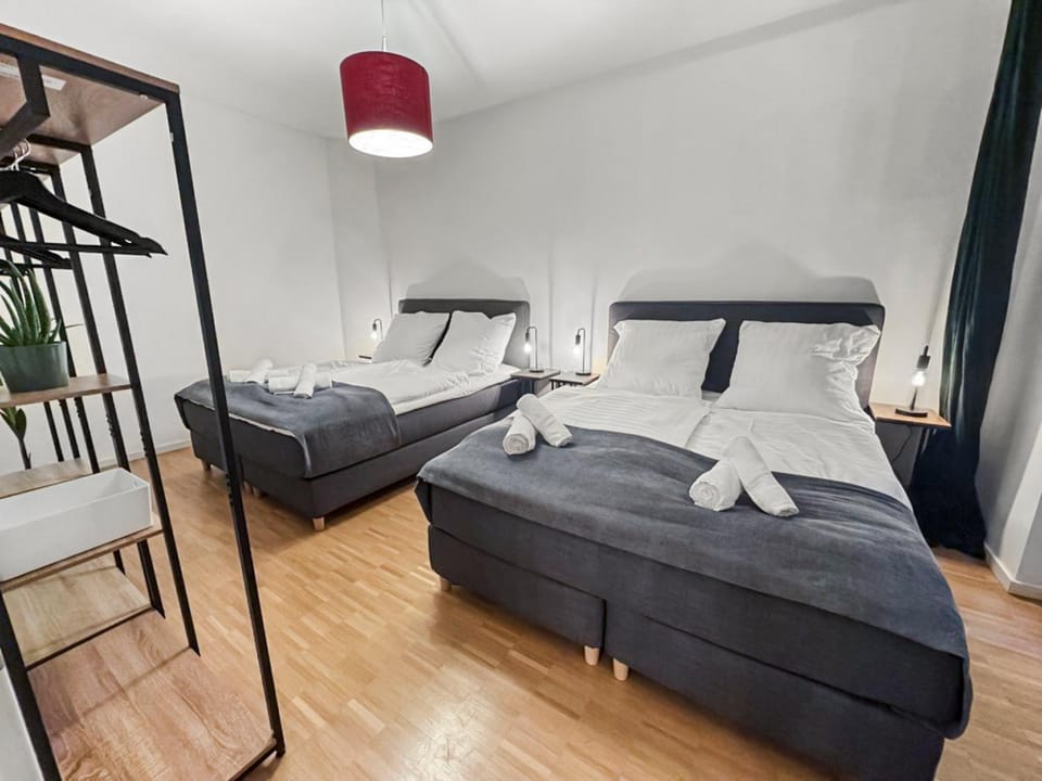 Bed, Photo of the whole room, Bedroom, towels