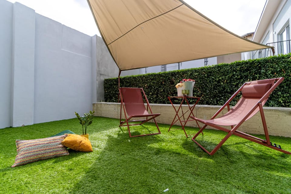Patio, Spring, Day, Garden, Living room, Seating area, Garden view, sunbed