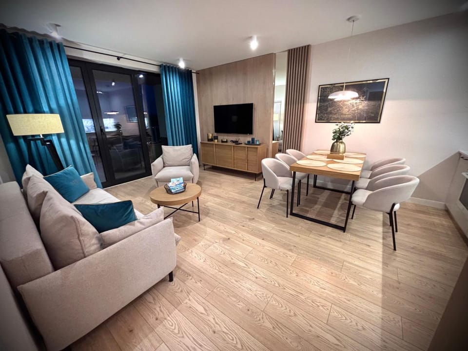 Communal lounge/ TV room, TV and multimedia, Living room, Seating area