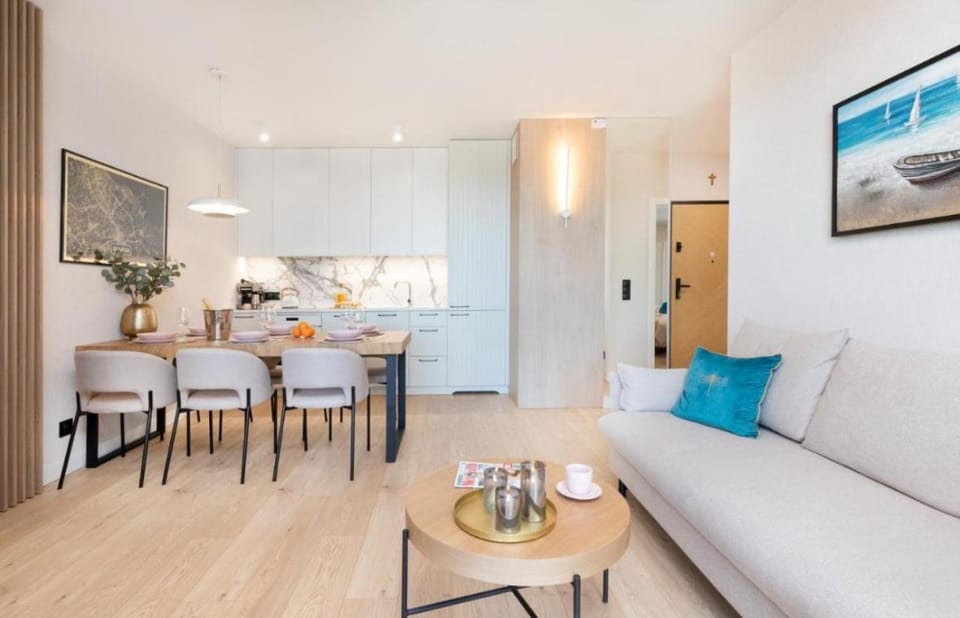 Kitchen or kitchenette, Living room, Food and drinks, Seating area, Dining area, Food