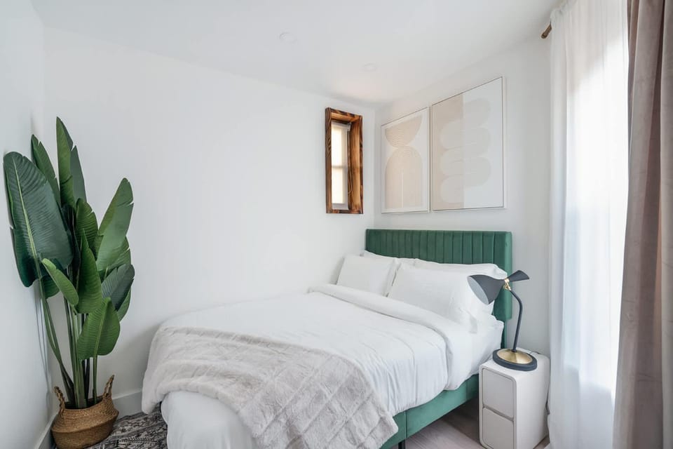 48-3FE 2BR Prime Midtown West Apartment in Midtown