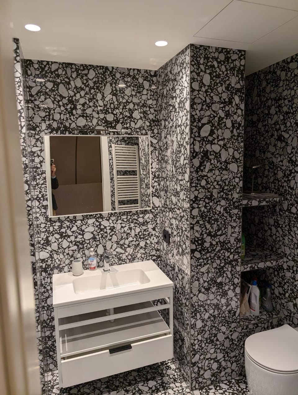 Shower, Toilet