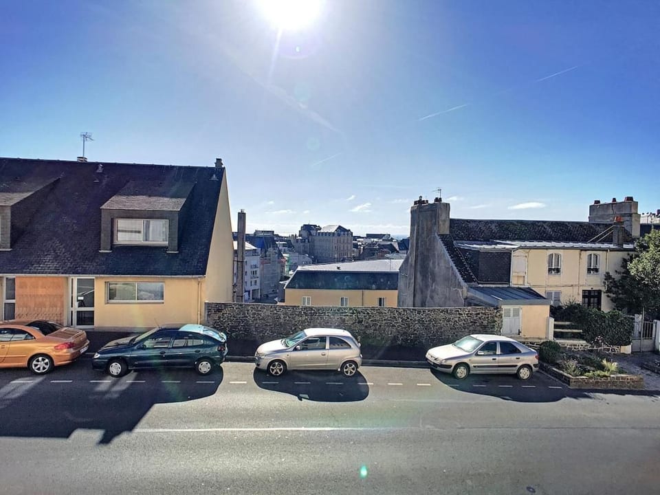Studio 150m Plage du Plat Gousset Apartment in Granville