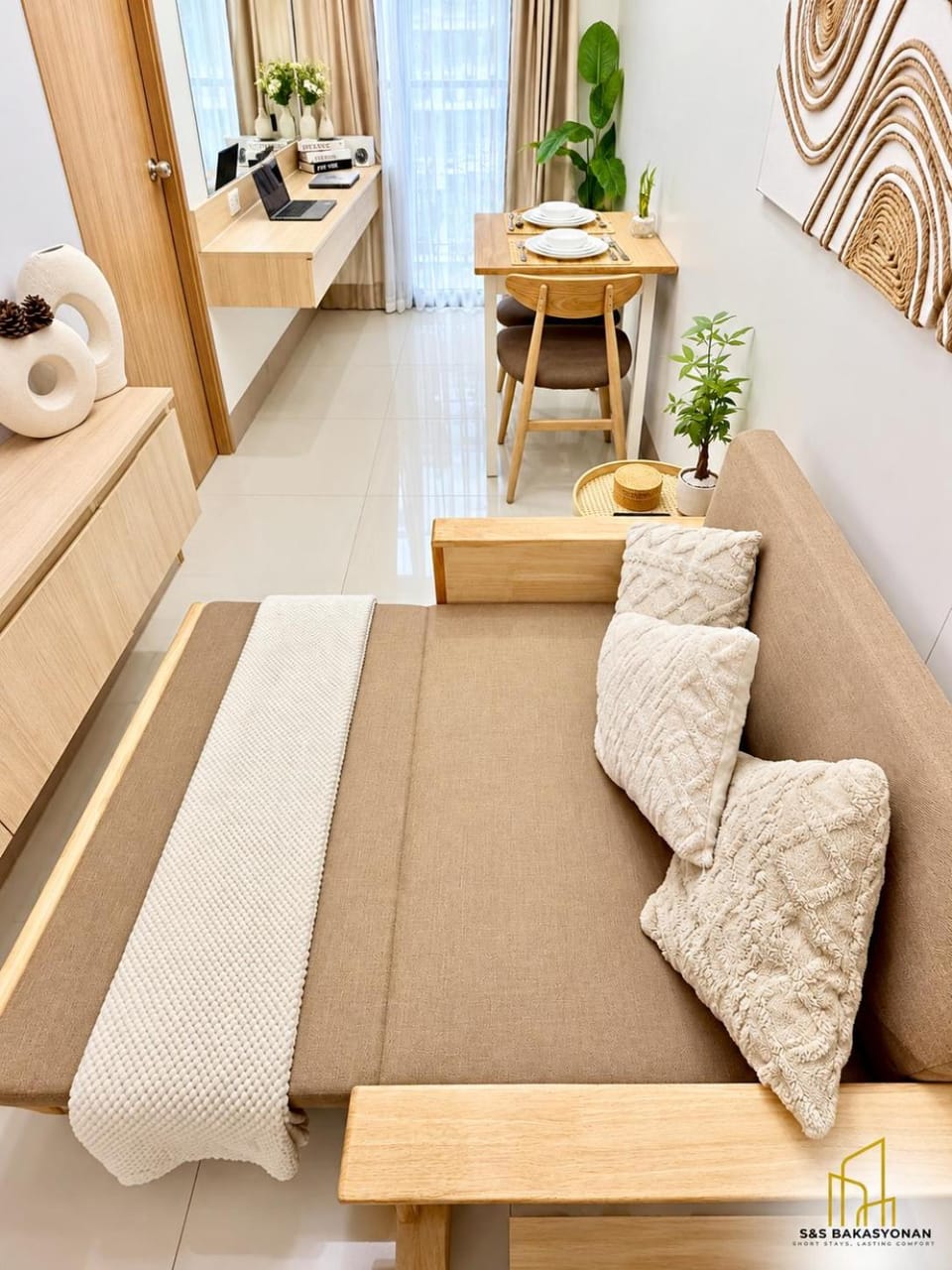 Bed, Living room